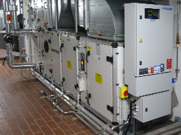 Powietrze kondycjonowane w siedmiu urządzeniach HVAC zainstalowanych w suterenie jest nawilżane nawilżaczami hybrydowymi Condair